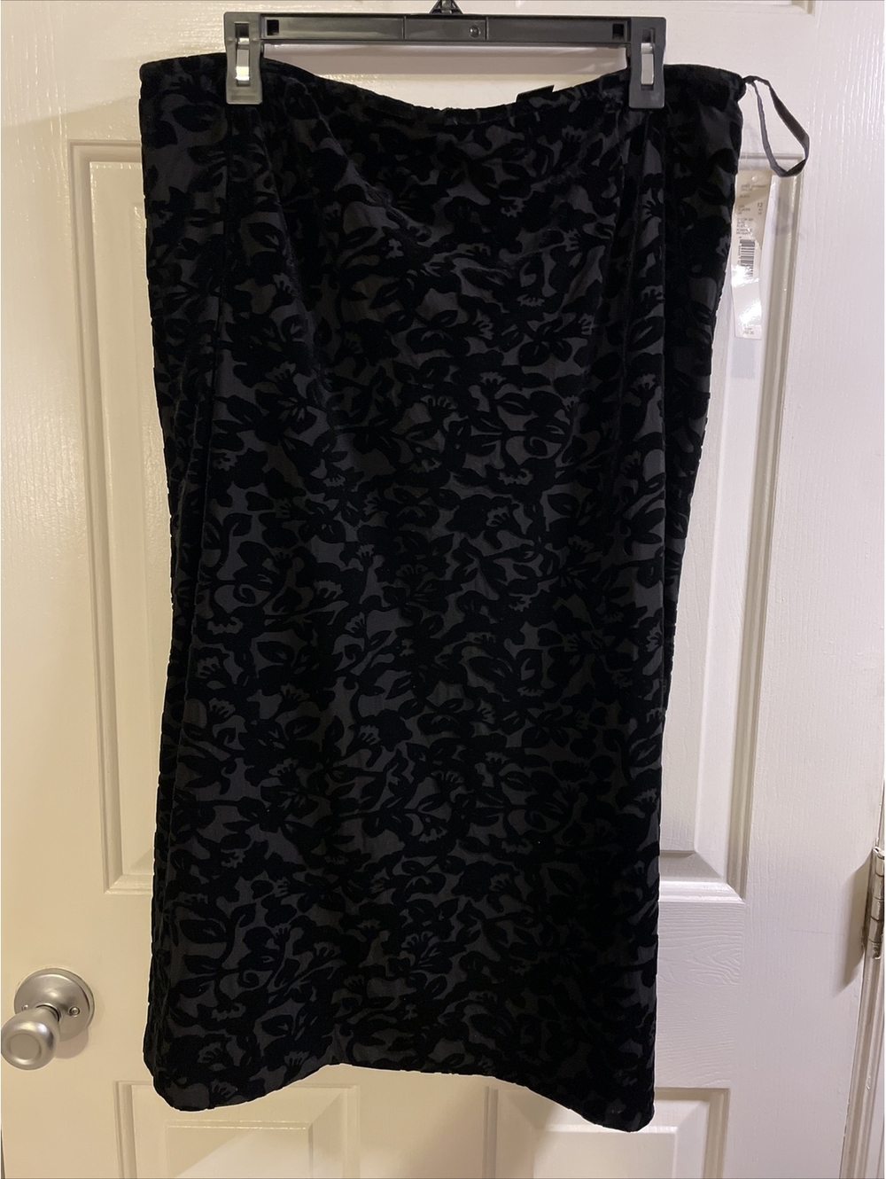 Preston and York Straight Pencil Skirt Black Velvet Womens Size 12 NWT